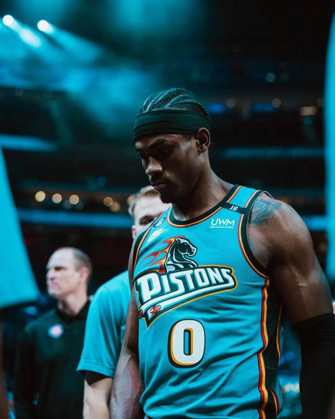 8分6犯规！季后赛第一软男！2亿顶薪合同泡汤