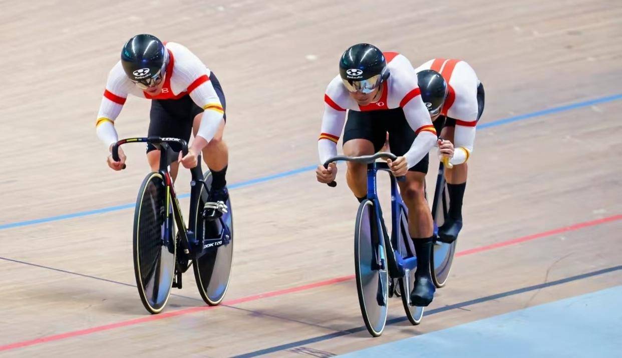 日进2金 河南巴迪瑞队2026年中国场地自行车联赛首站“开门红”