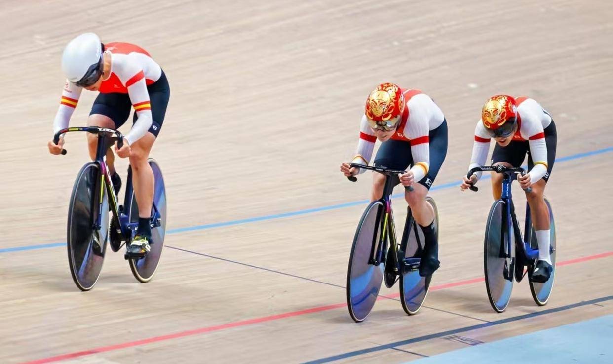 日进2金 河南巴迪瑞队2026年中国场地自行车联赛首站“开门红”