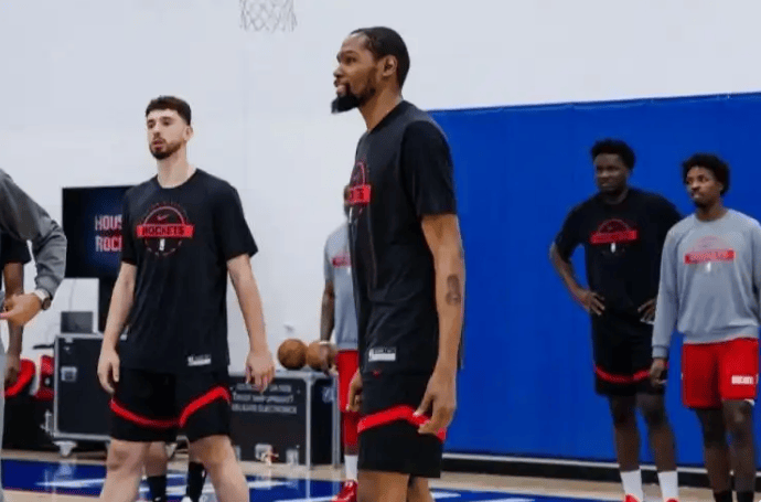 正式退出？杜兰特无奈，伤病曝光，名记透露，詹姆斯或稳了