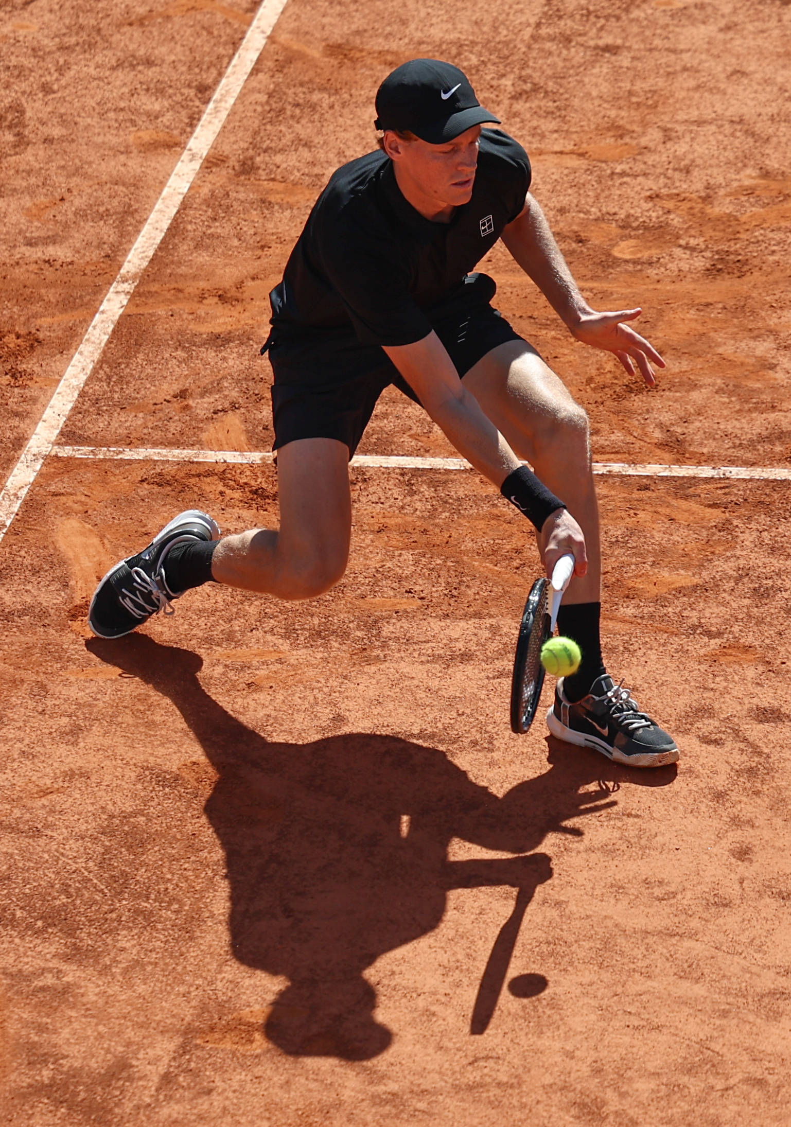 (体育)网球——ATP1000罗马站:辛纳晋级16强