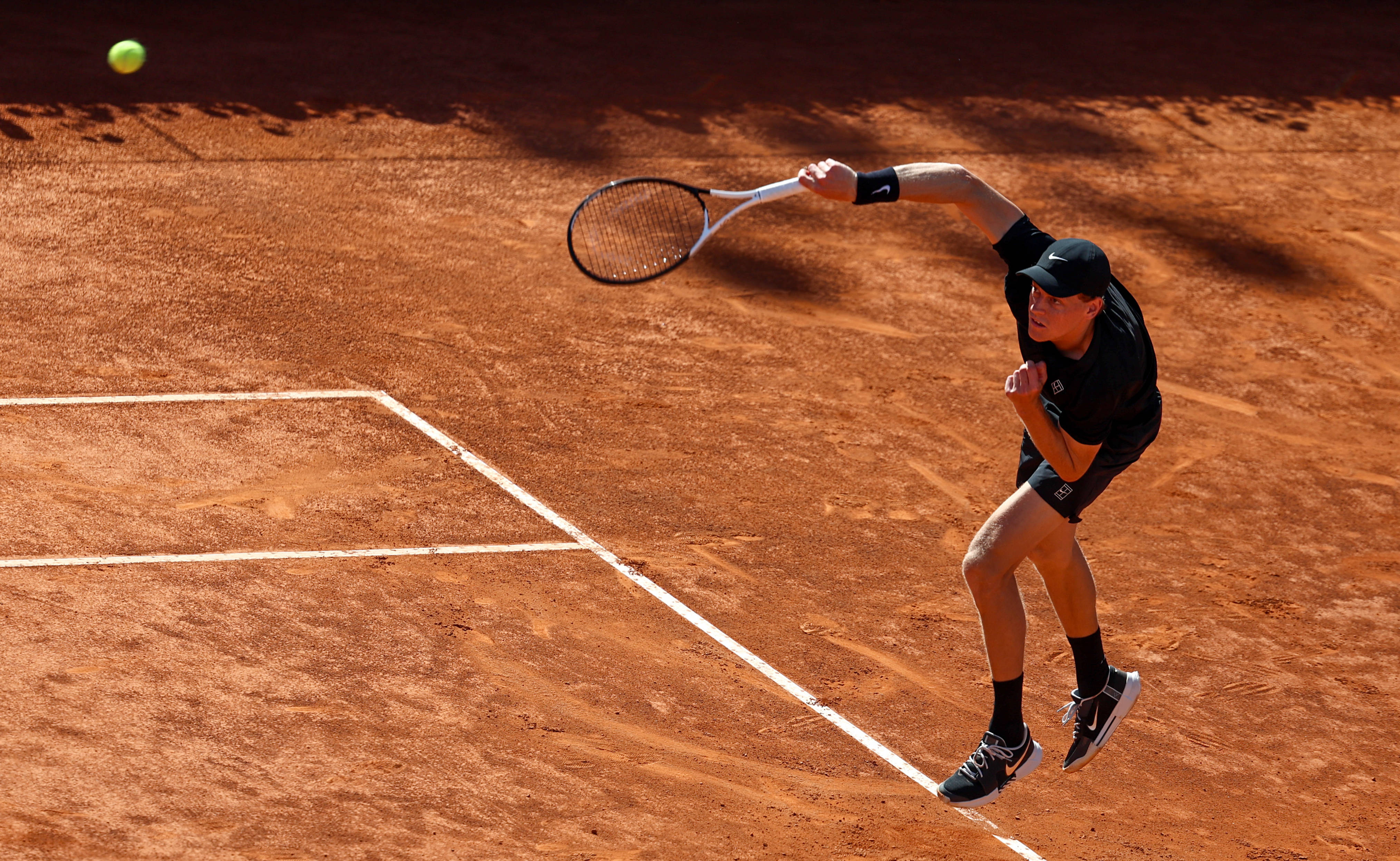 (体育)网球——ATP1000罗马站:辛纳晋级16强
