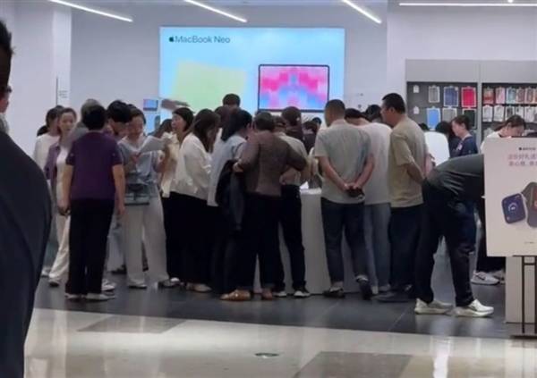 高考刚结束苹果商店就被挤爆:家长花2万多扎堆为孩子购置苹果四件套